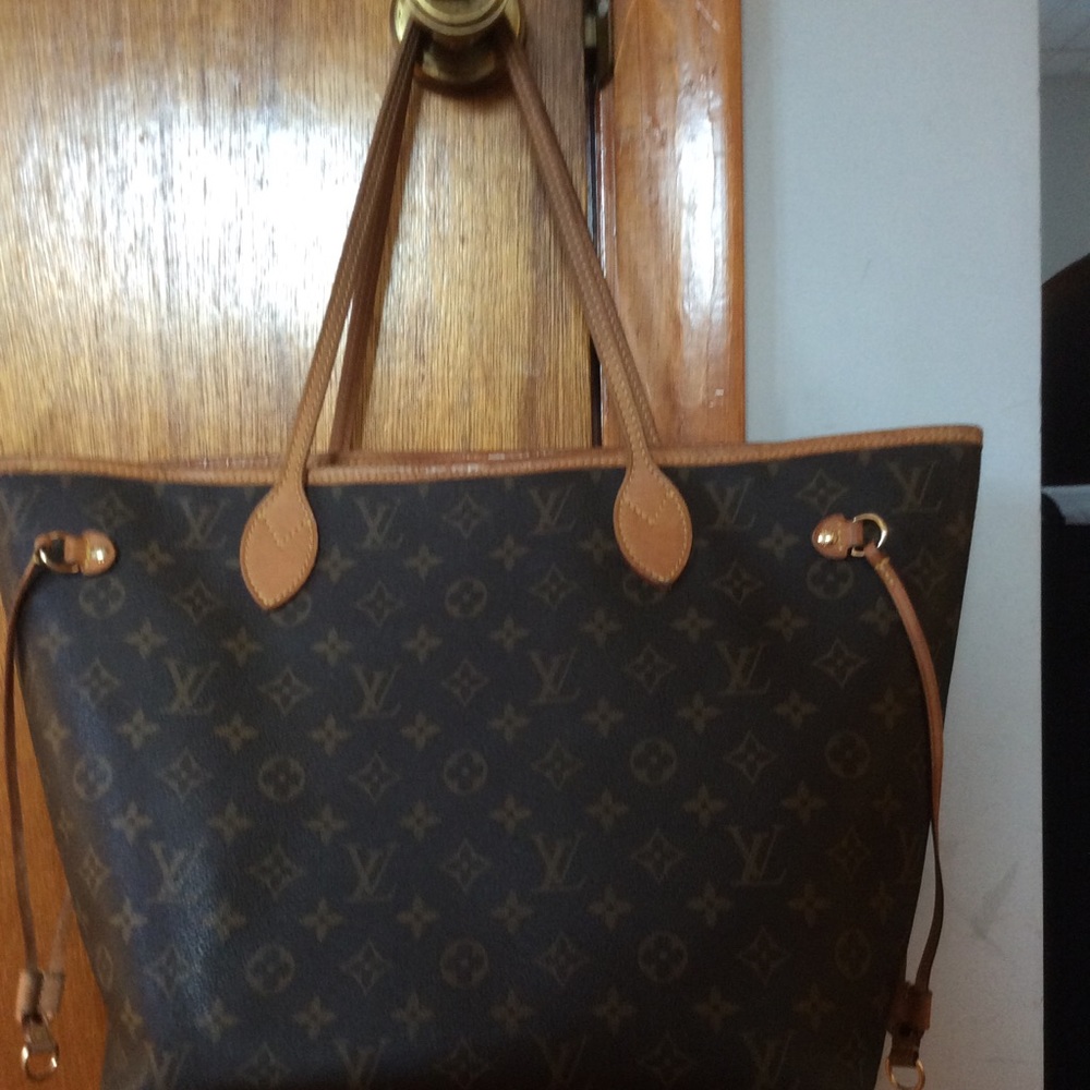 Louis Vuitton Neverfull Monogram Tote